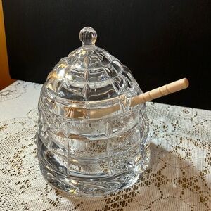 Glass honey pot